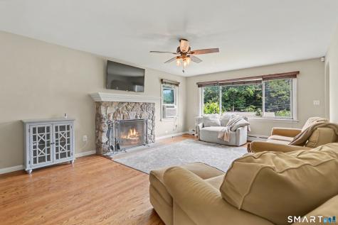 8 Bungay Terrace Seymour CT 06483