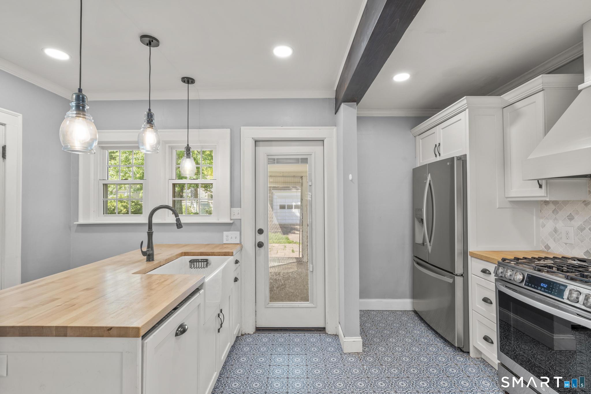 77 Newport Avenue West Hartford CT 06107