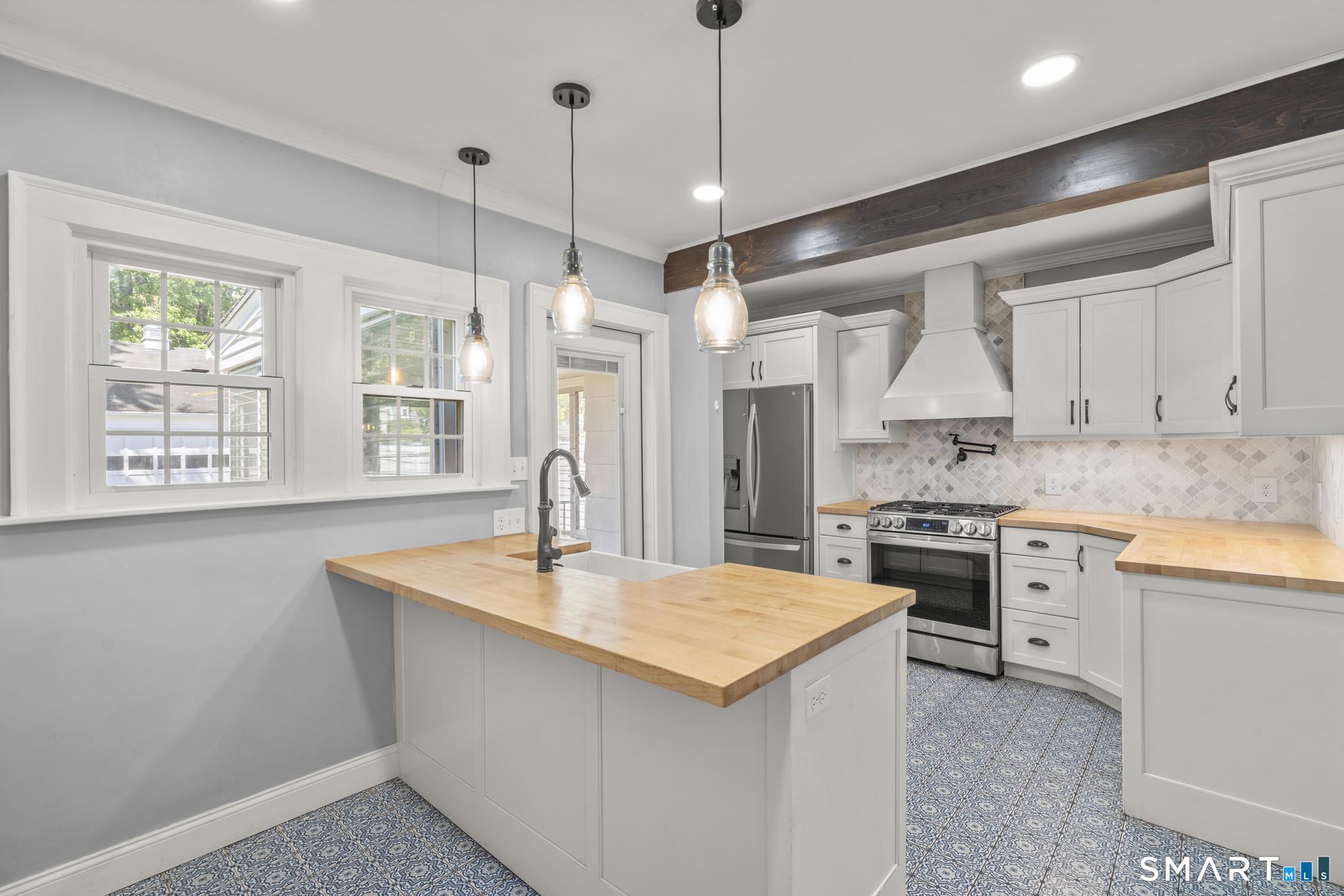 77 Newport Avenue West Hartford CT 06107