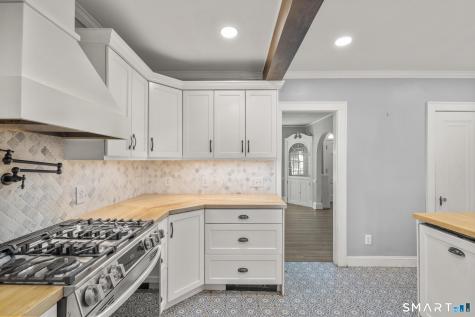 77 Newport Avenue West Hartford CT 06107