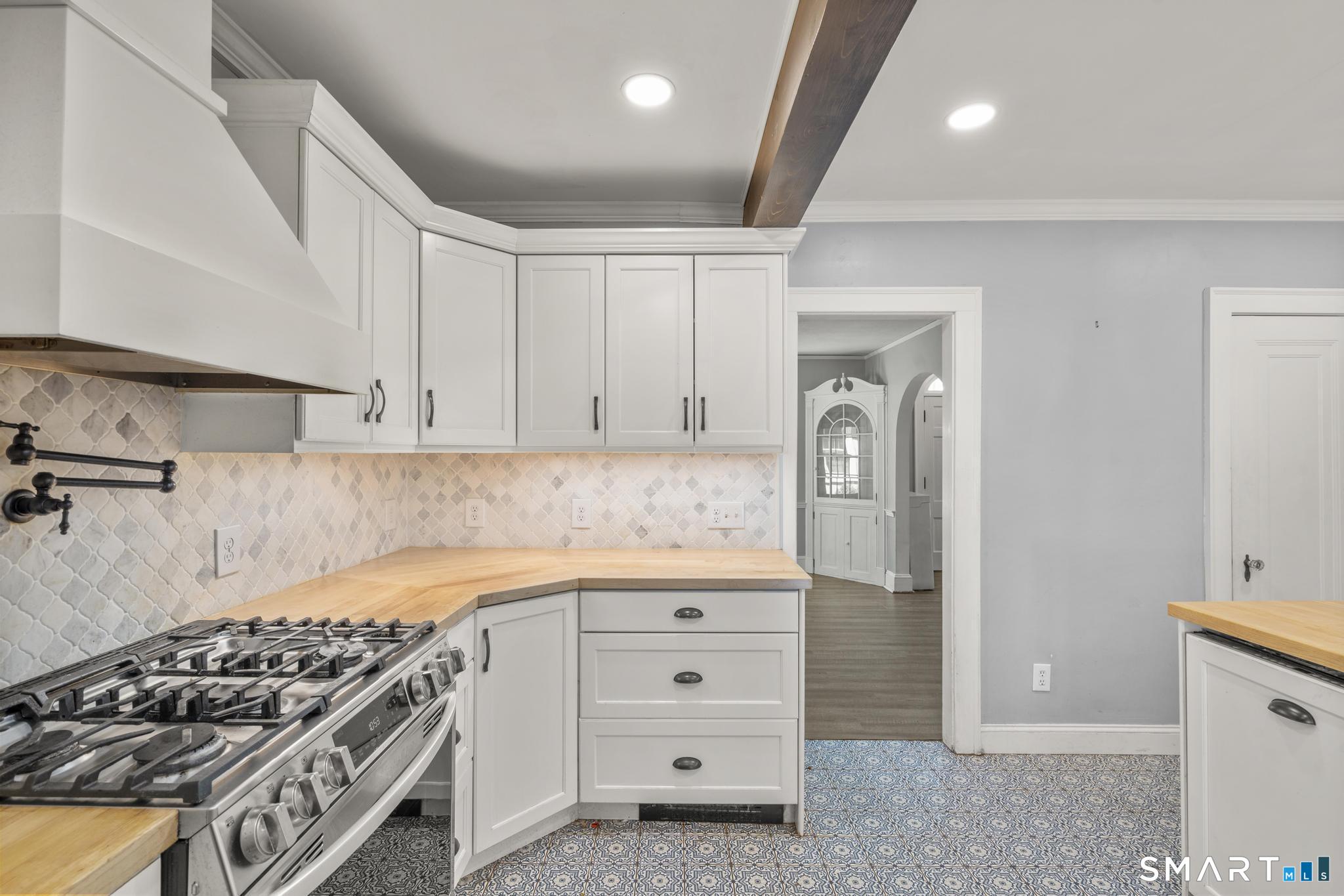 77 Newport Avenue West Hartford CT 06107