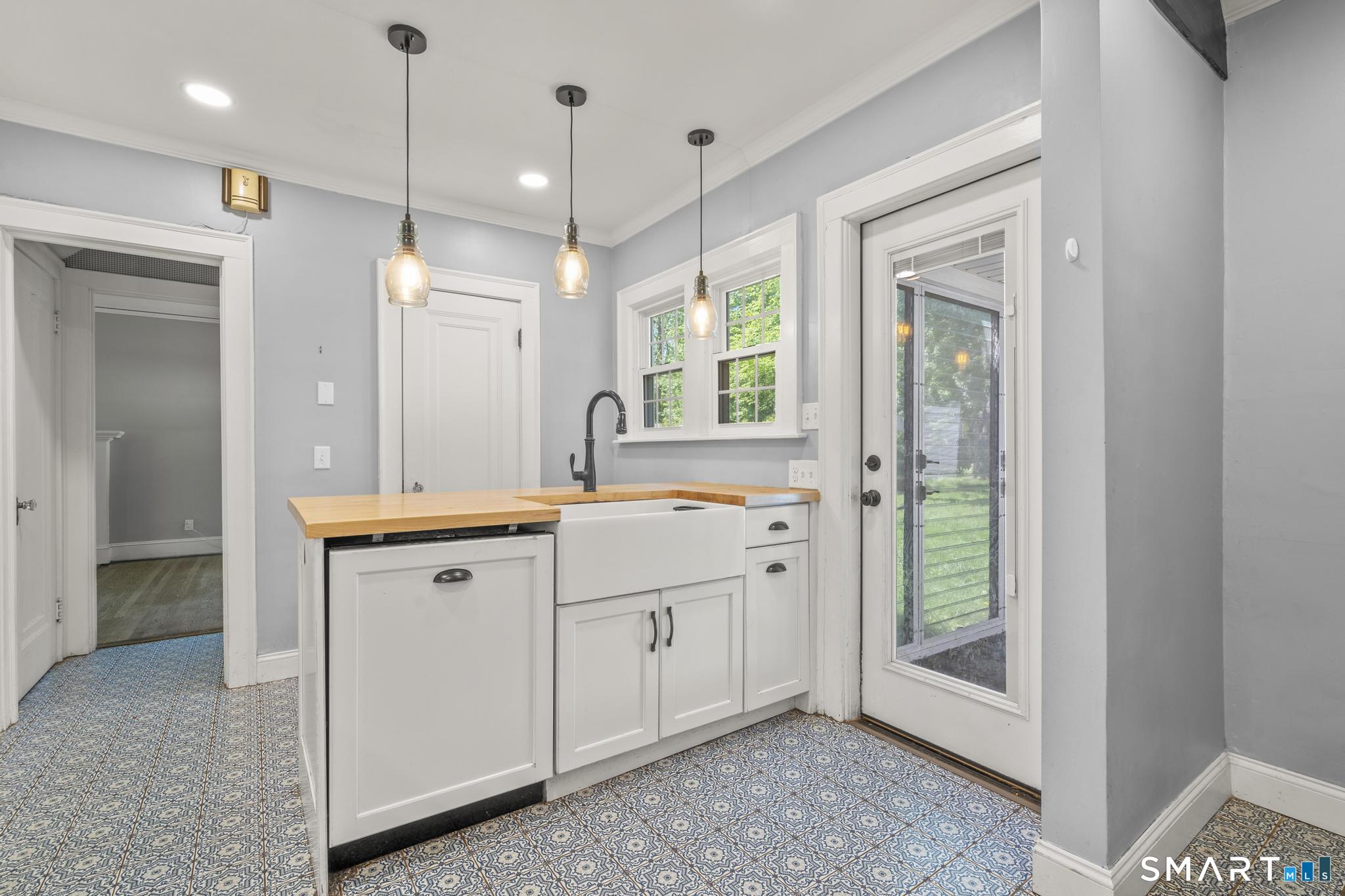 77 Newport Avenue West Hartford CT 06107