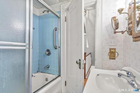 77 Newport Avenue West Hartford CT 06107