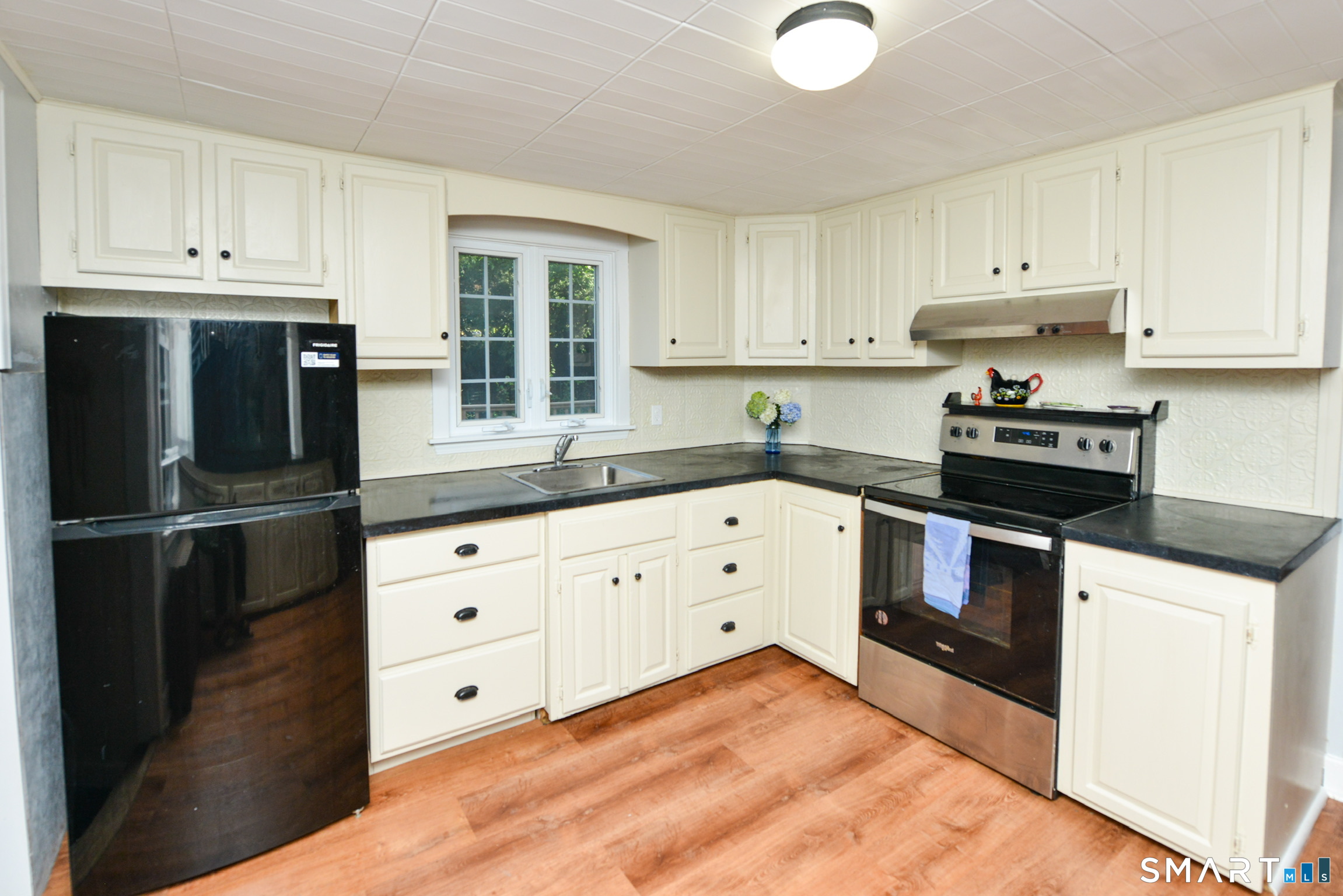 23 Chriswell Drive Simsbury CT 06070