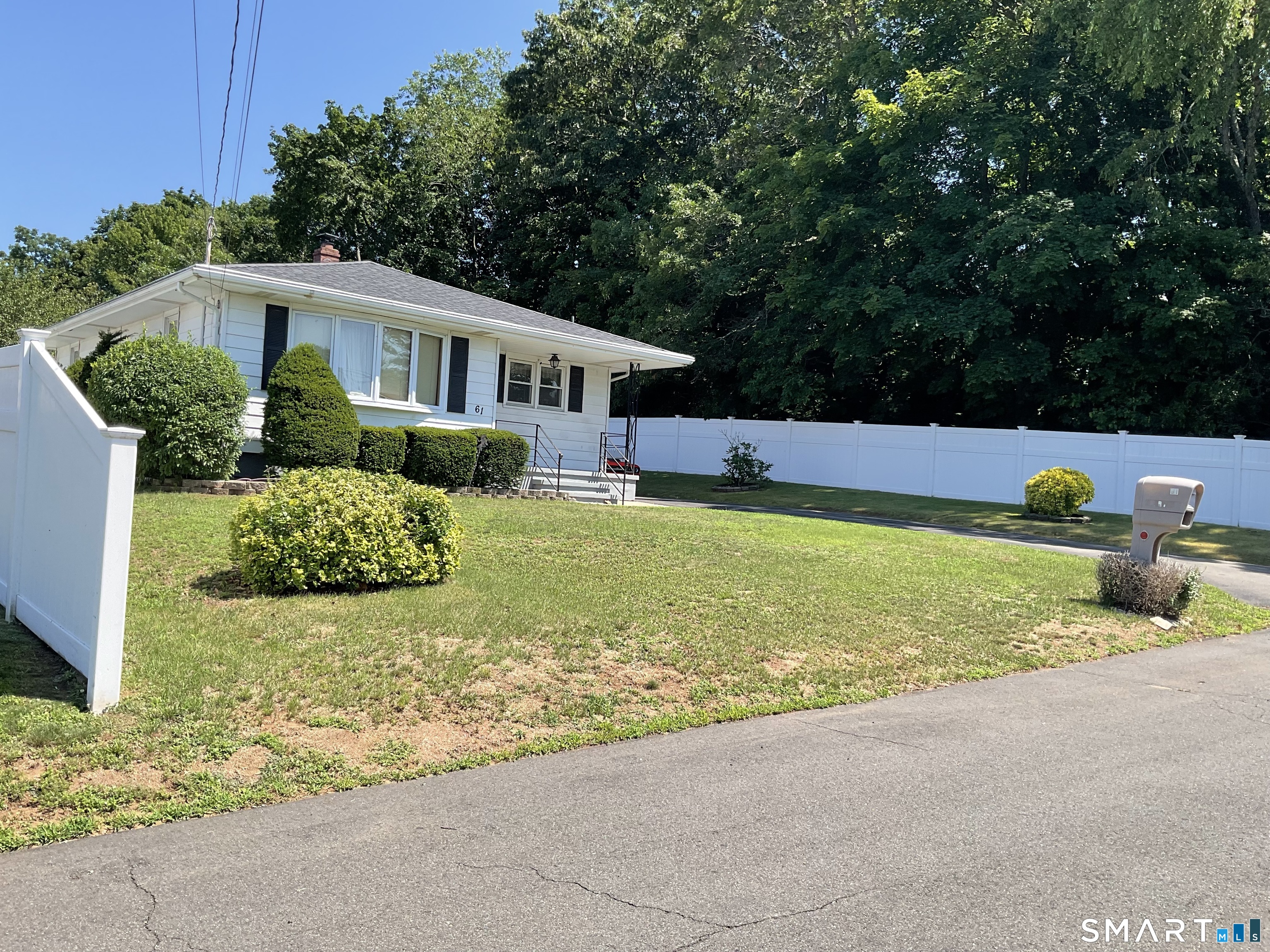 61 Rockview Road East Haven CT 06512