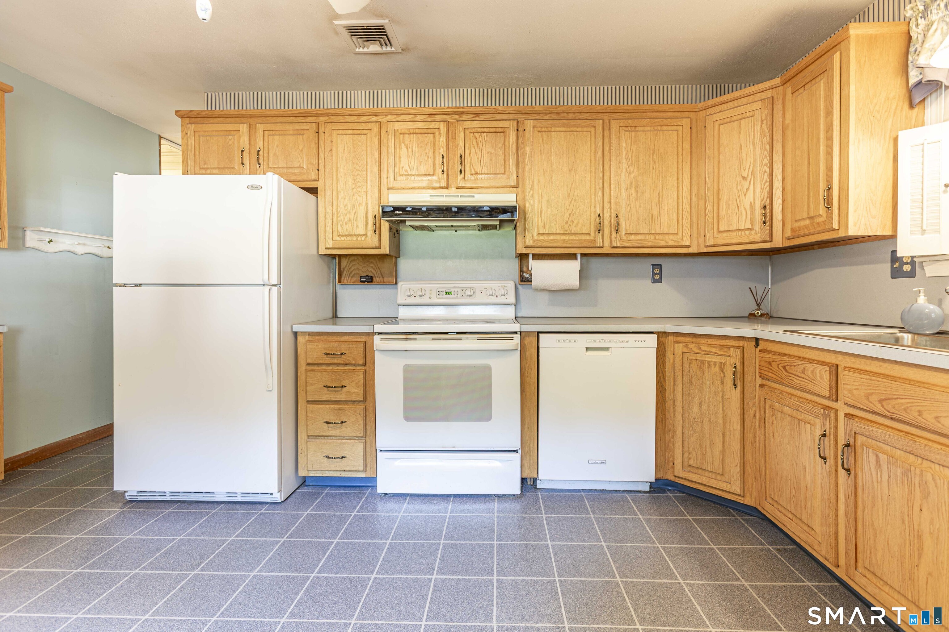 16 Philip Road Manchester CT 06040