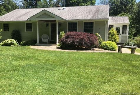 65 Merideth Road Middlebury CT 06762