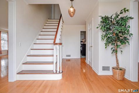 8 Crest Road Danbury CT 06811