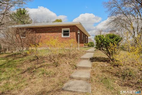 448 Mohegan Avenue Parkway Waterford CT 06375