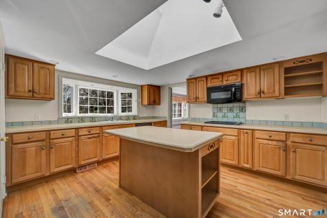 1 Reservoir Road Newtown CT 06470