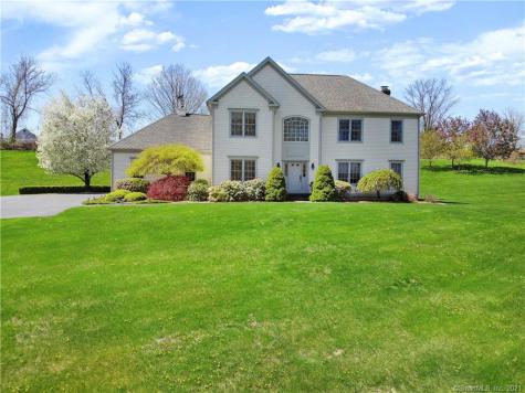 10 Hundred Acres Road Newtown CT 06470