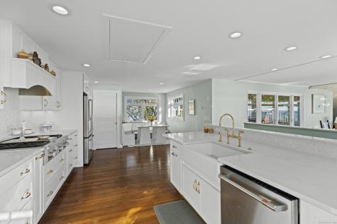 21 Harbor Street Branford CT 06405