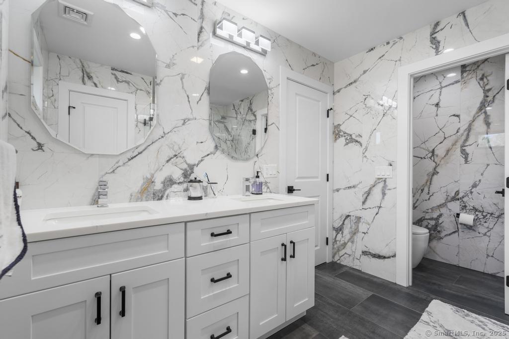 6 Vinnie Drive Wethersfield CT 06109