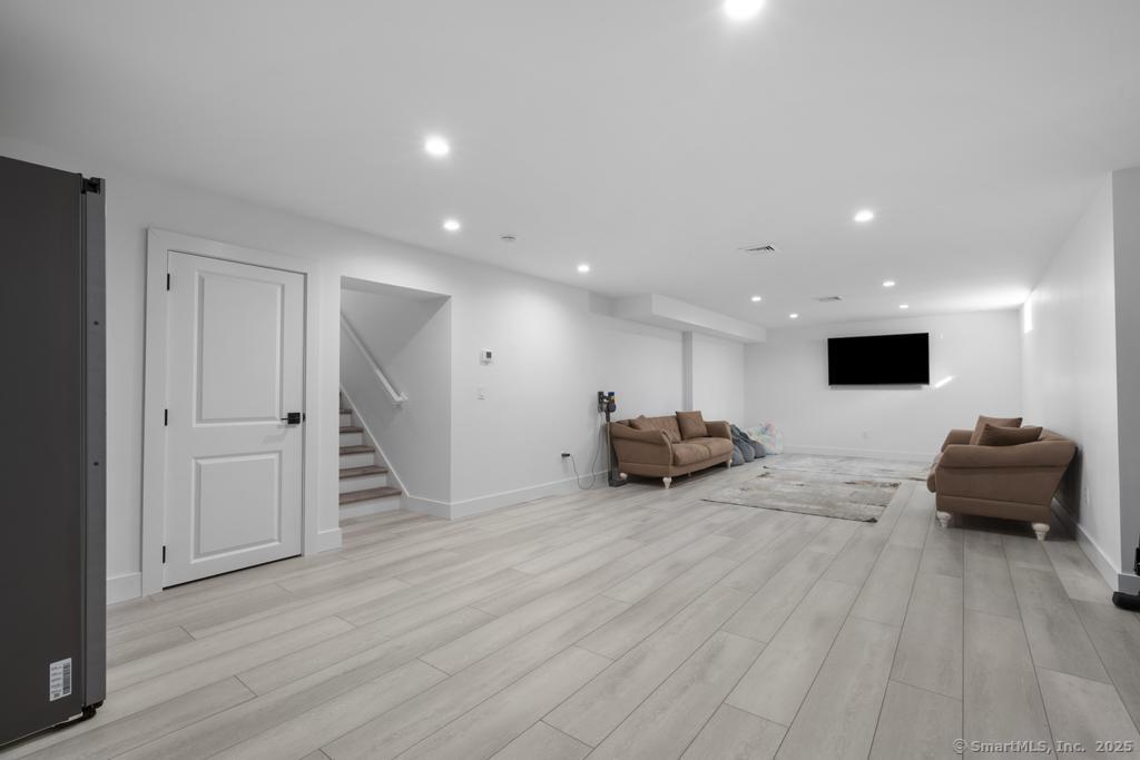 6 Vinnie Drive Wethersfield CT 06109