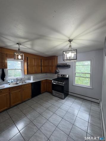 50 Crest Street New London CT 06320