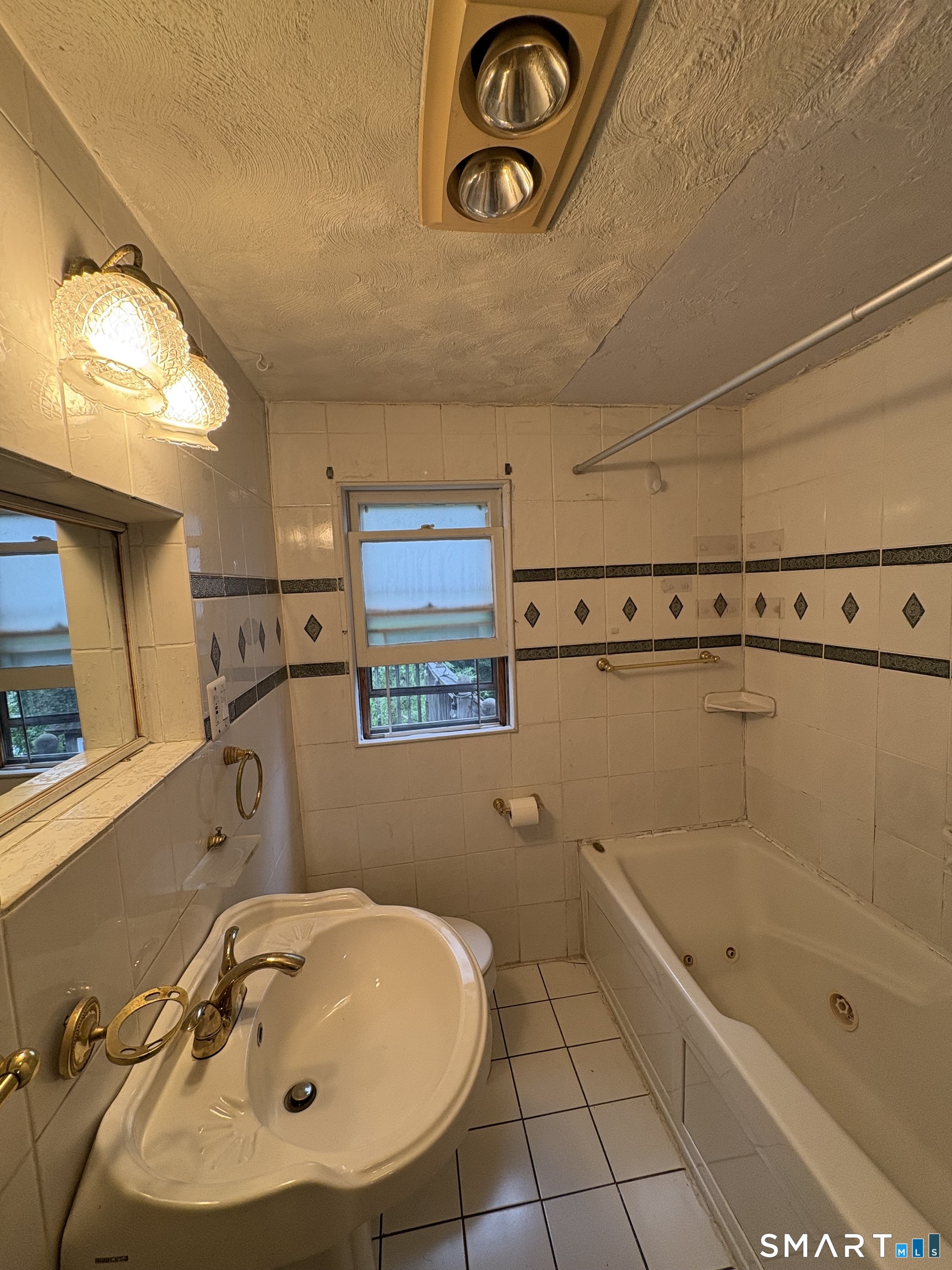 50 Crest Street New London CT 06320