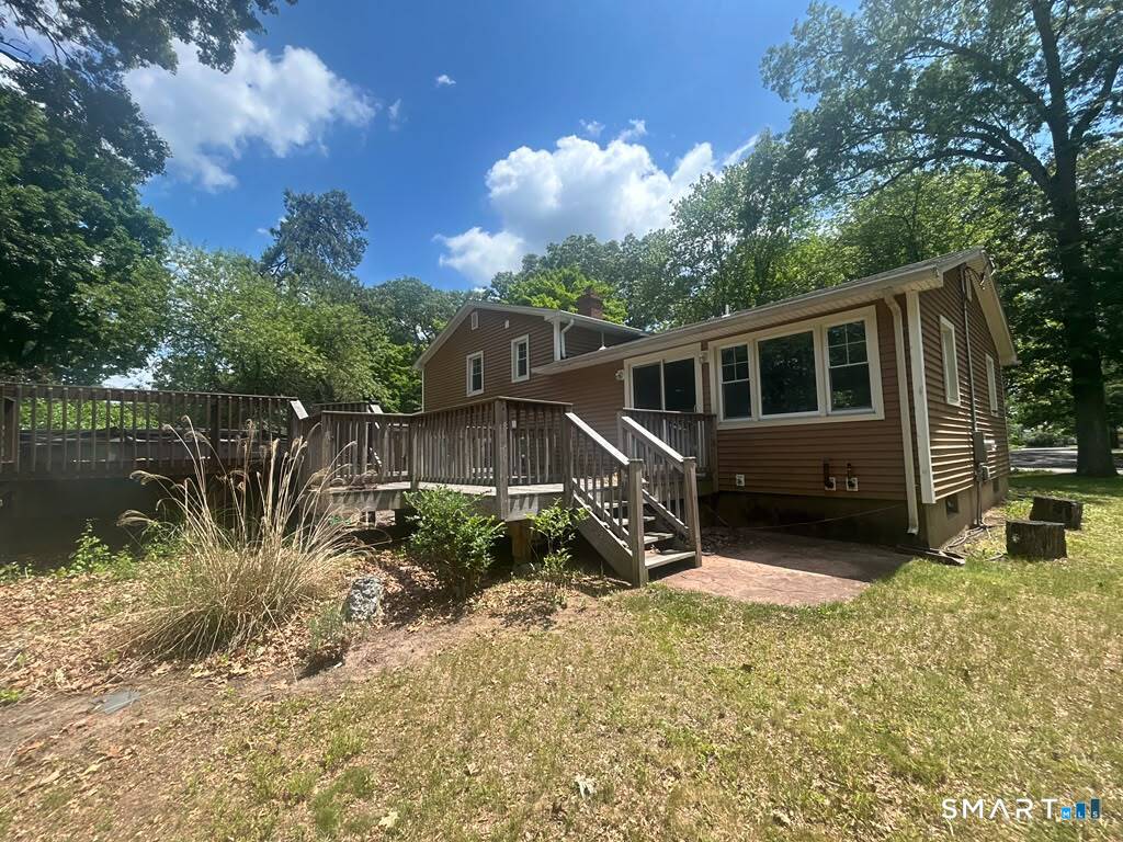 21 Larson Drive North Haven CT 06473