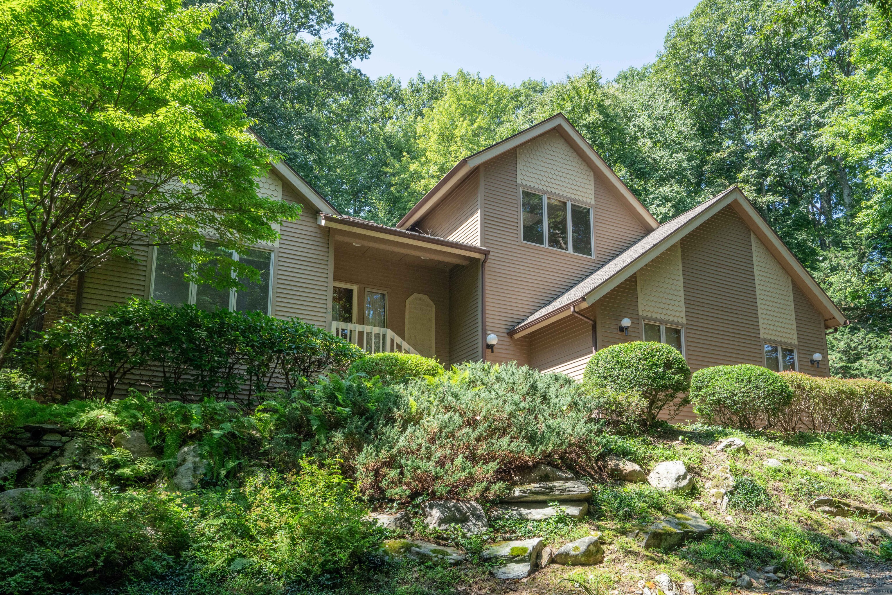 107 Deer Run Burlington CT 06013