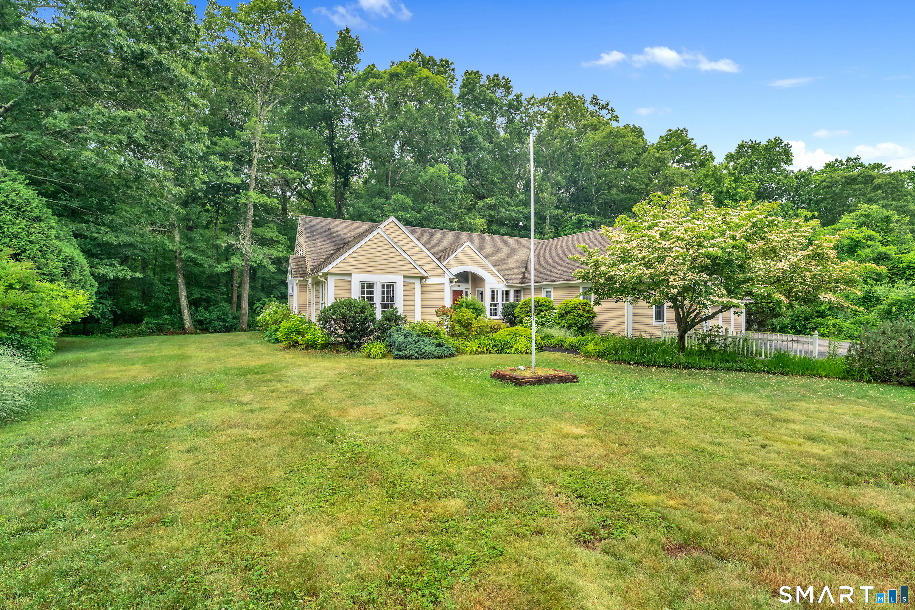 19 Whitehall Lane Groton CT 06355