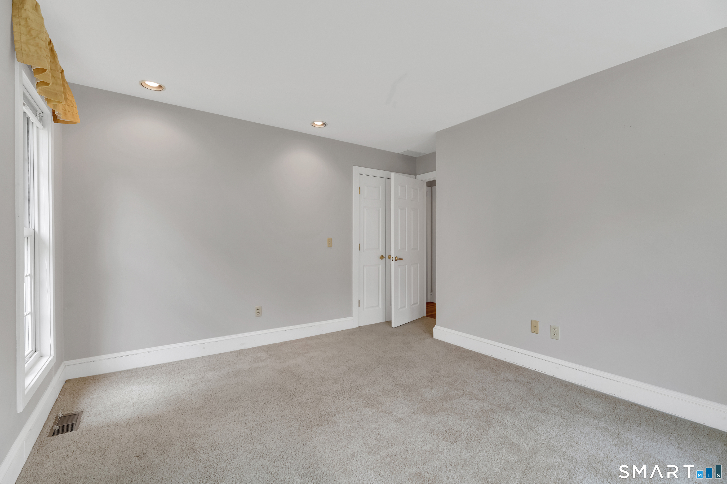 19 Whitehall Lane Groton CT 06355