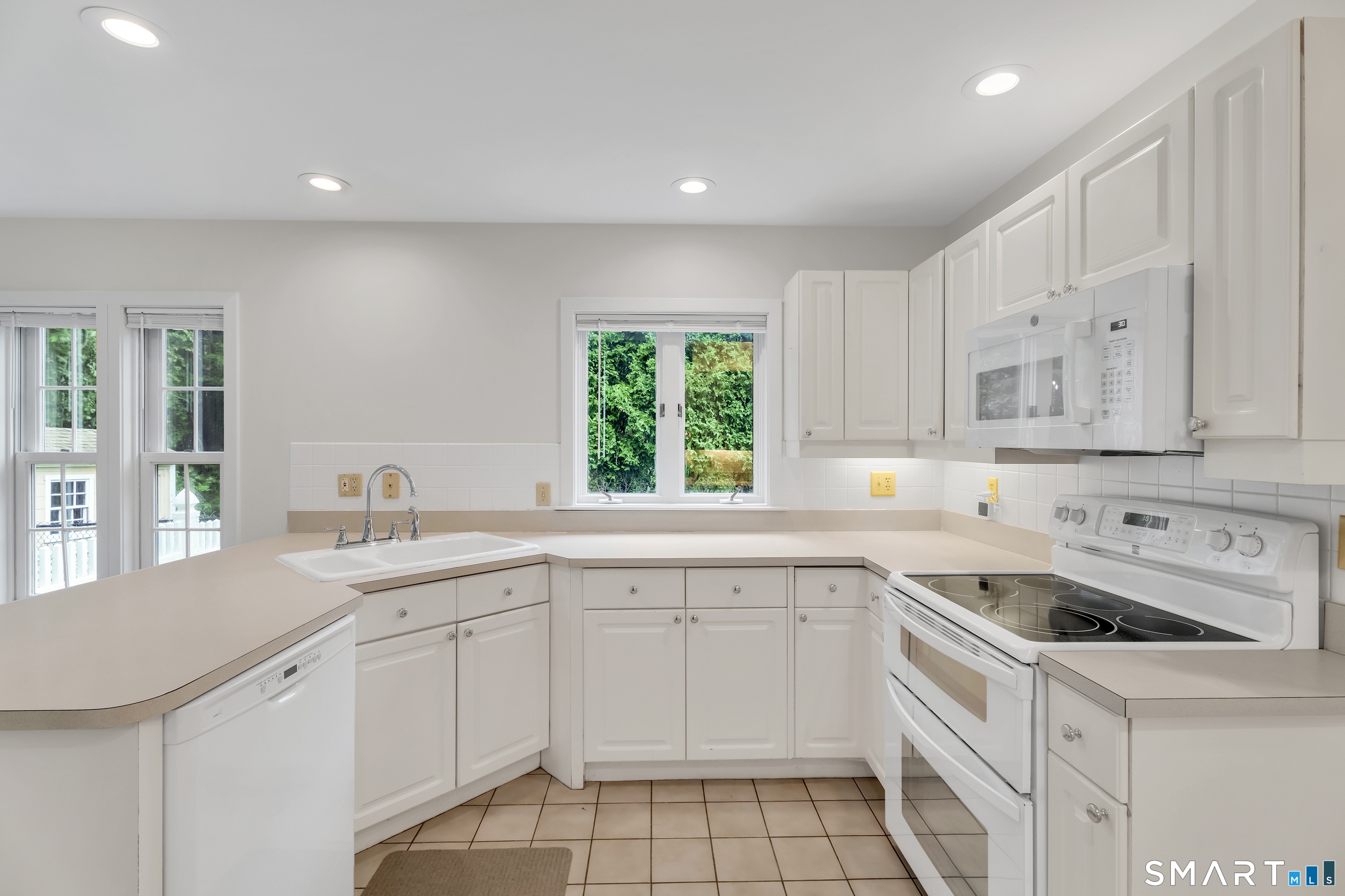 19 Whitehall Lane Groton CT 06355