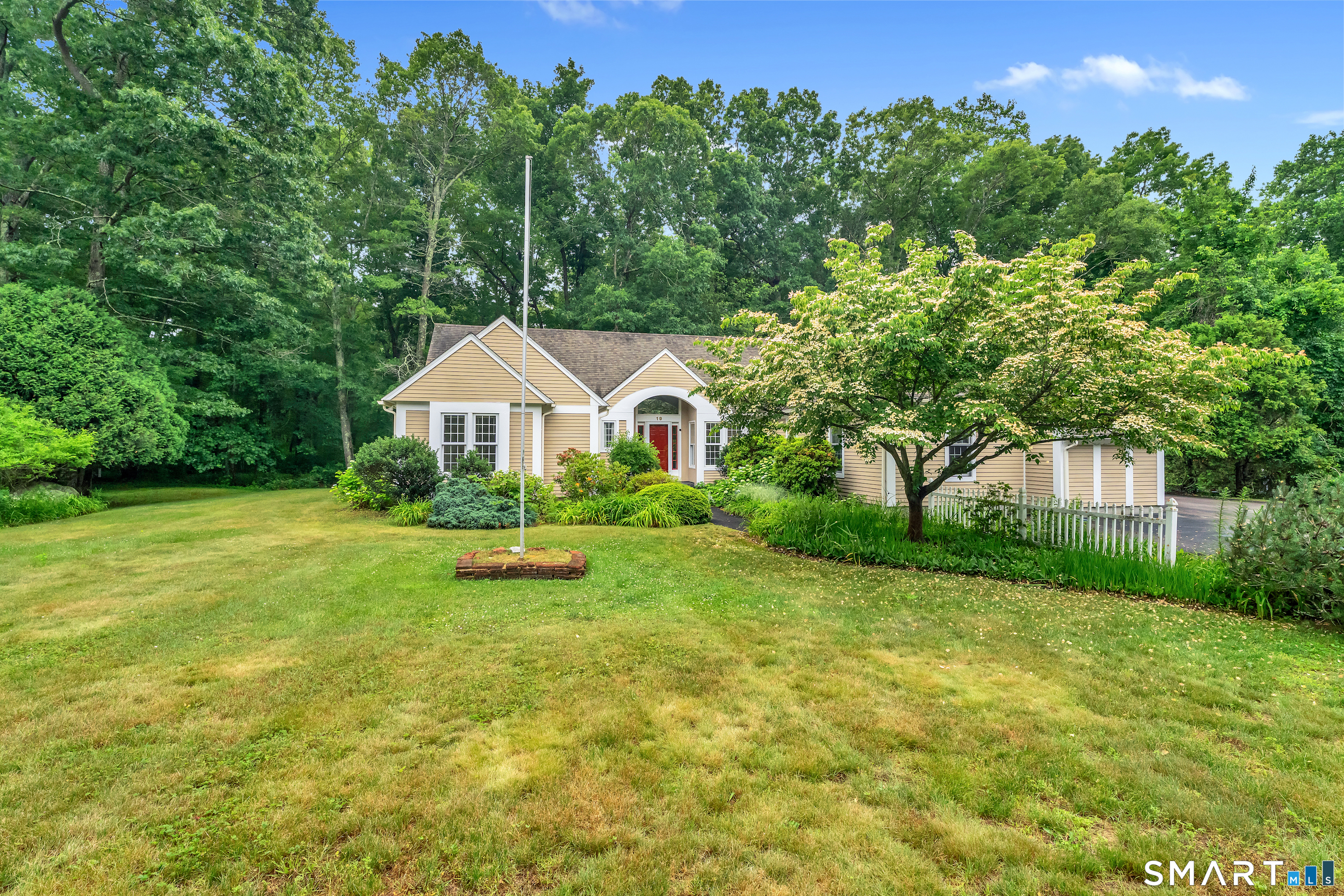 19 Whitehall Lane Groton CT 06355