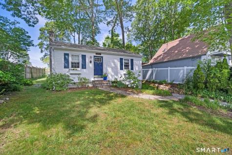 76 South Edgewood Road East Lyme CT 06357