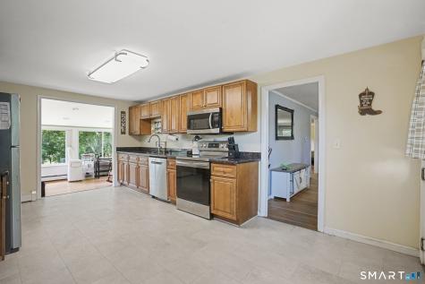 27 Bevin Boulevard East Hampton CT 06424