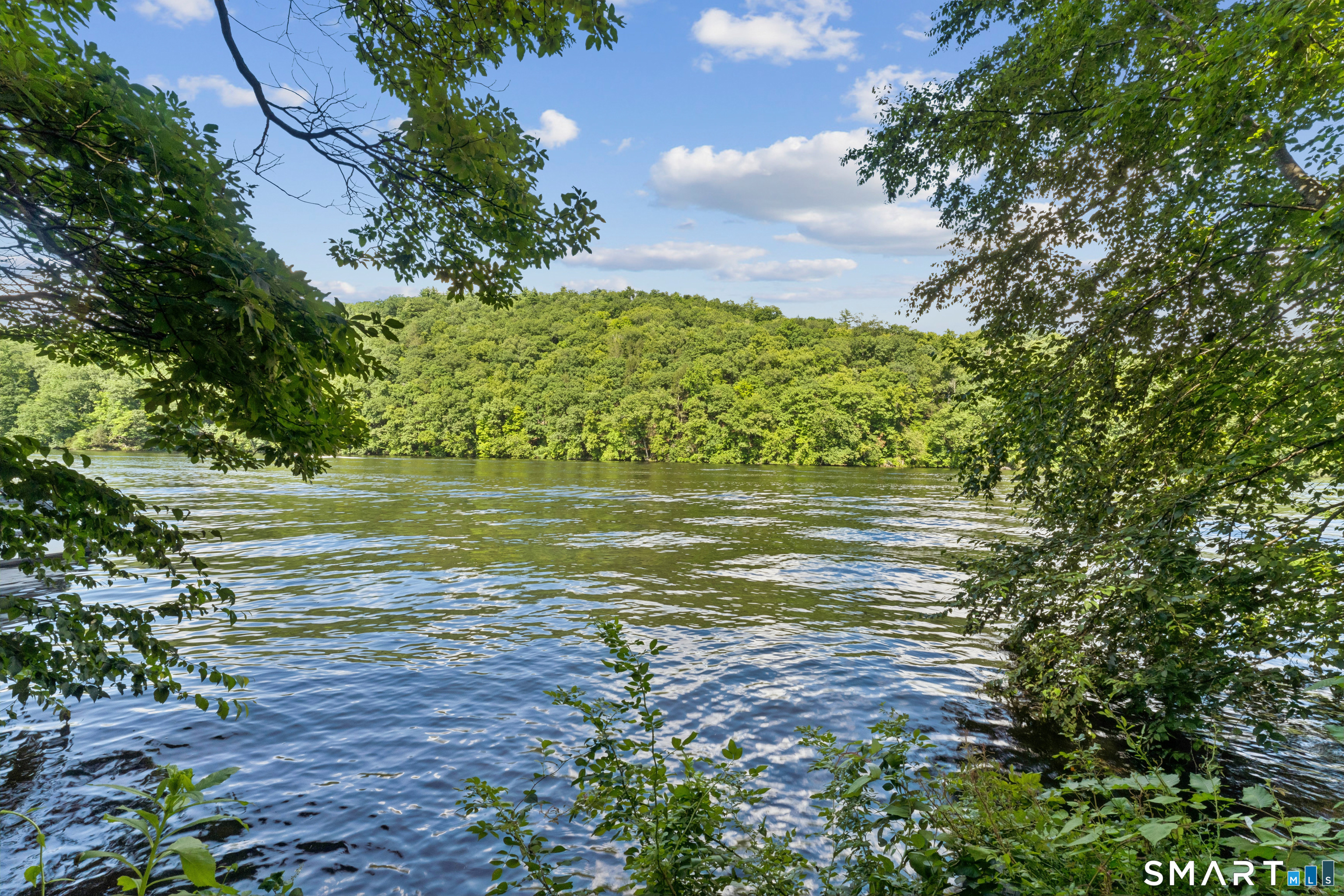 77 Algonquin Trail Newtown CT 06482