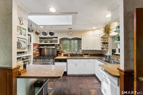 77 Algonquin Trail Newtown CT 06482