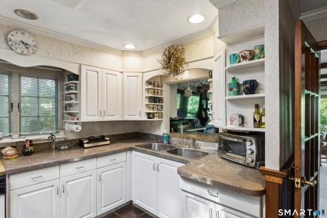 77 Algonquin Trail Newtown CT 06482
