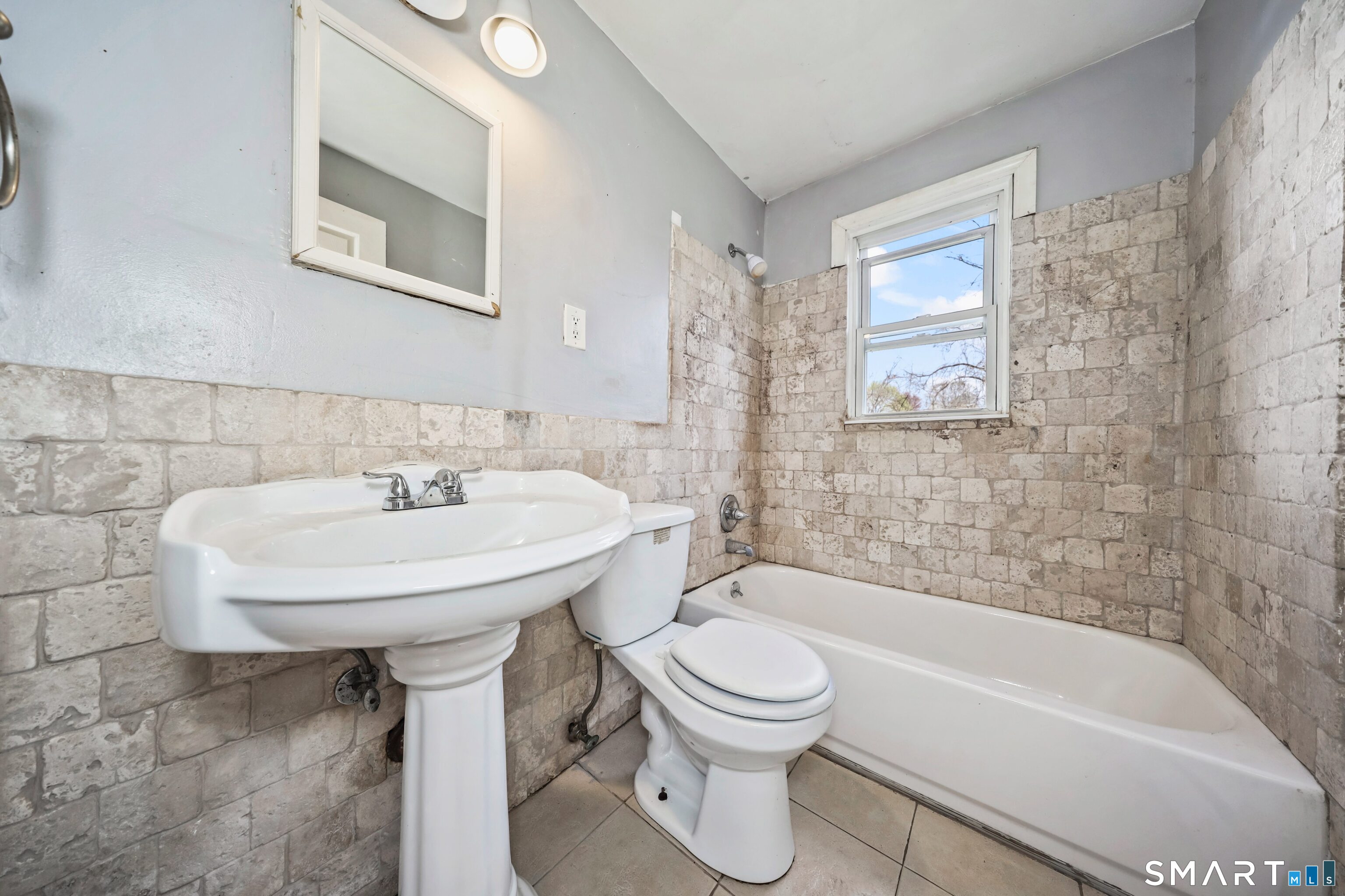 71 Sunshine Circle Bridgeport CT 06606
