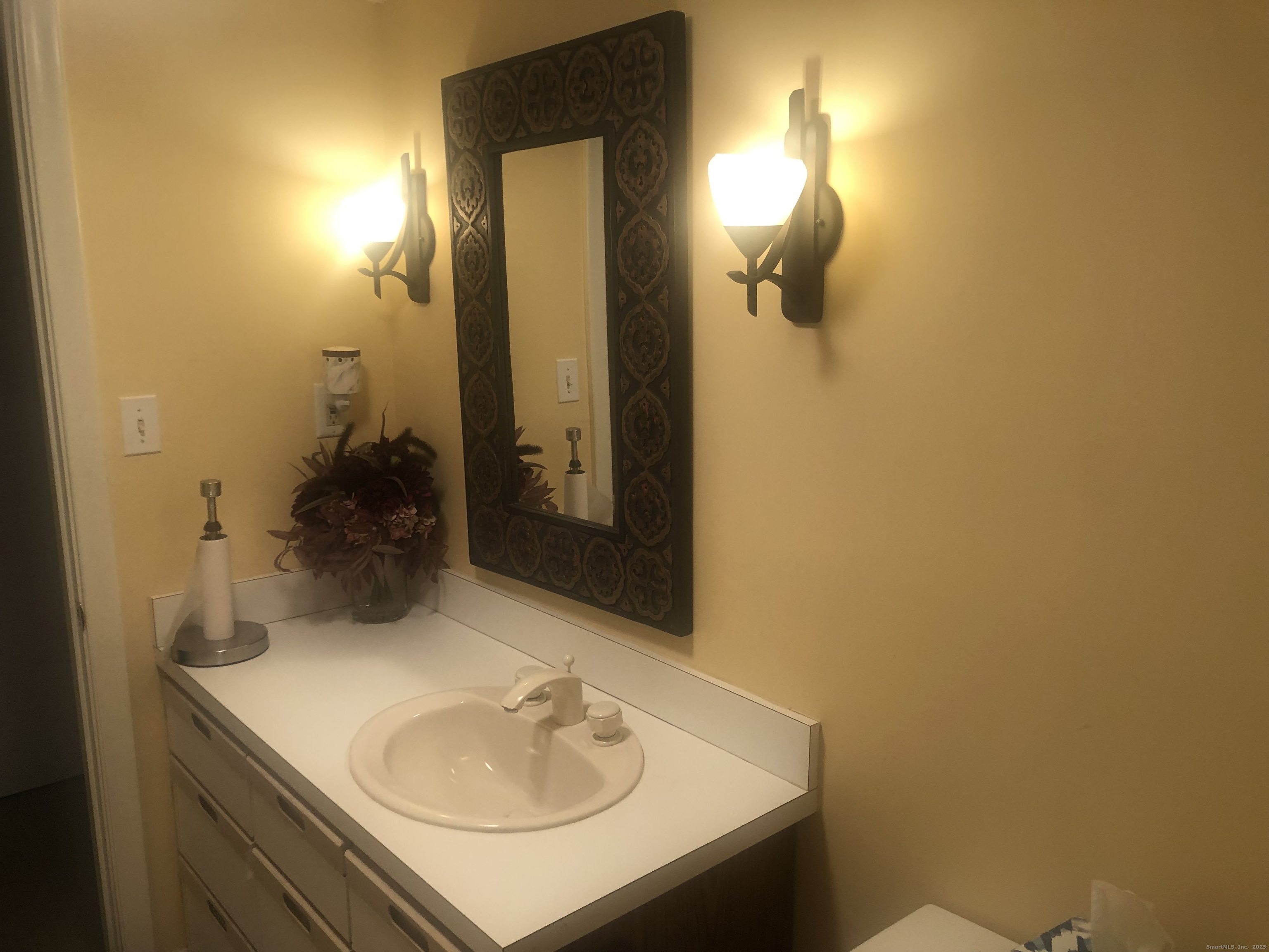 40 Ferncliff Drive West Hartford CT 06117