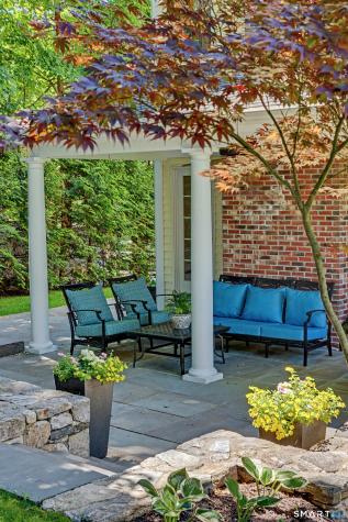 2 Ginos Way Ridgefield CT 06877