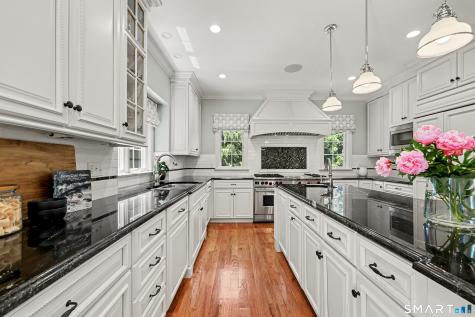 2 Ginos Way Ridgefield CT 06877