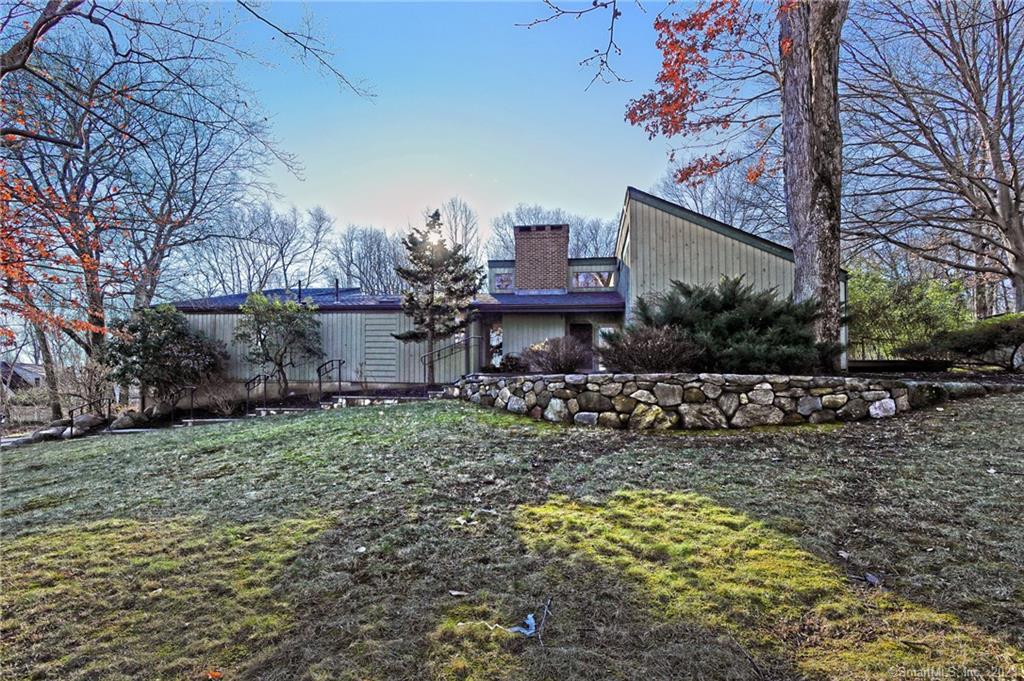 25 Grove Hill Road Woodbridge CT 06525