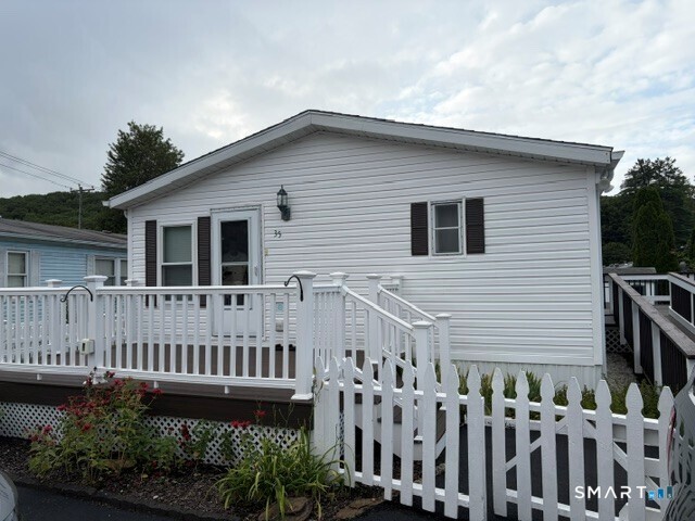 1070 Amity Road Bethany CT 06524