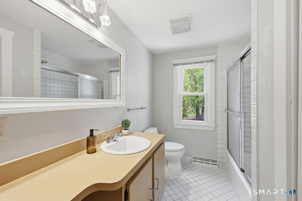 36 Banks Road Simsbury CT 06070