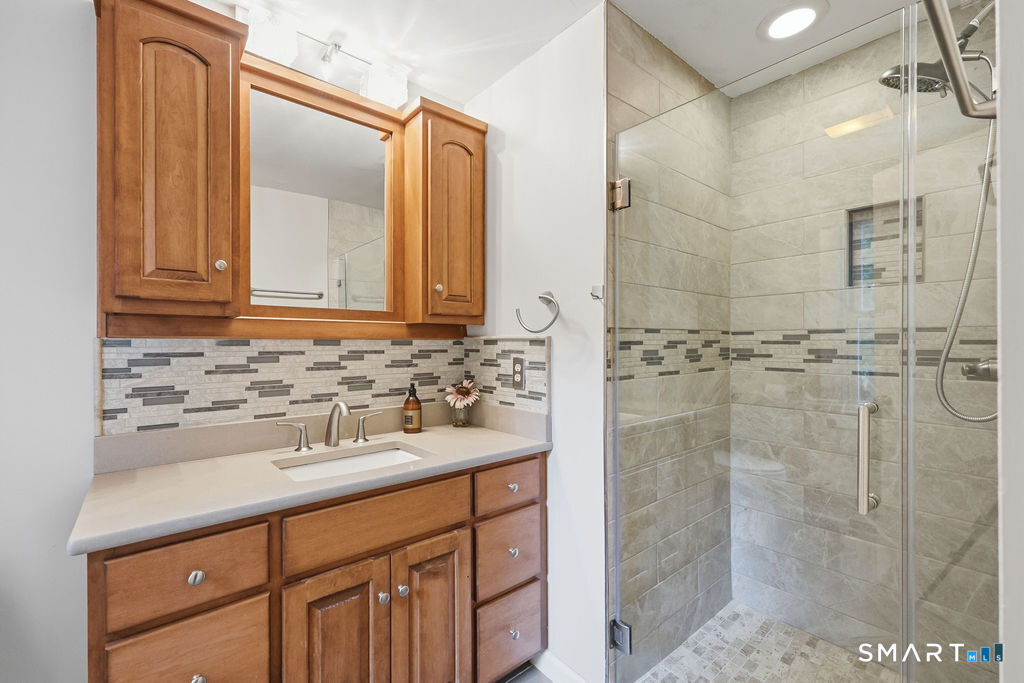 36 Banks Road Simsbury CT 06070