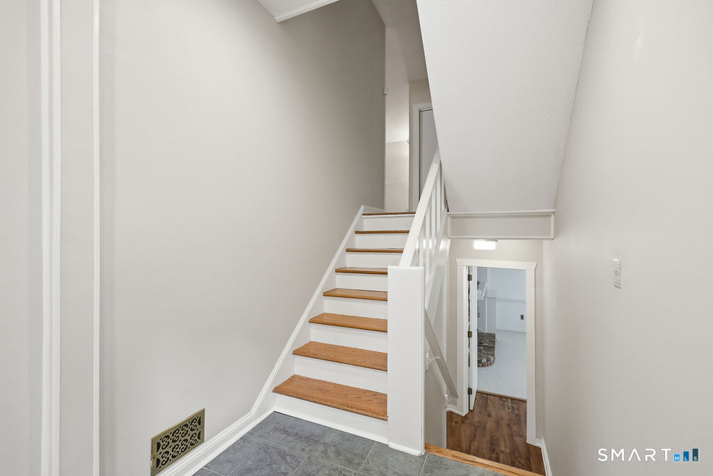 36 Banks Road Simsbury CT 06070