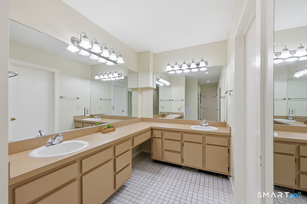 36 Banks Road Simsbury CT 06070