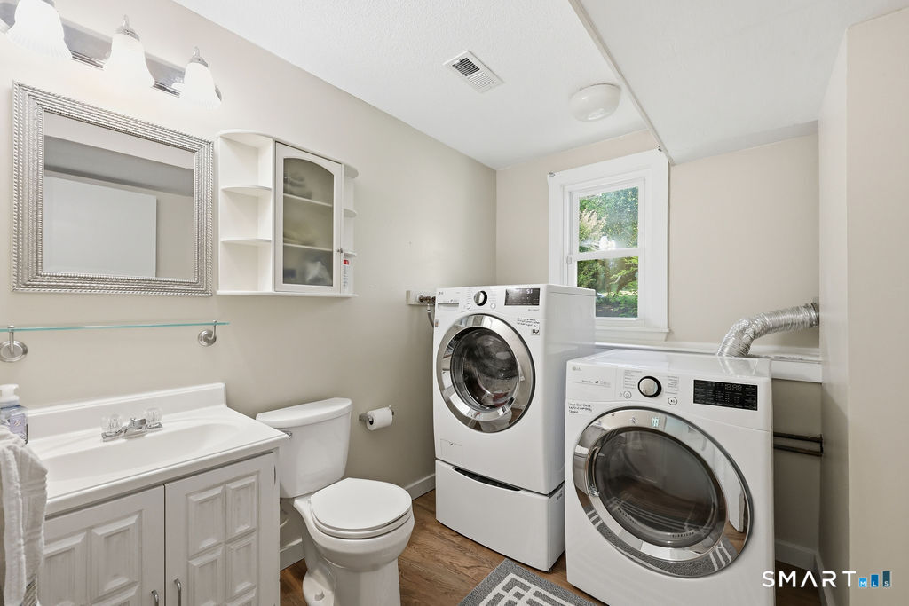 36 Banks Road Simsbury CT 06070