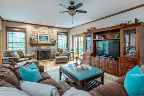 32 Sail Harbour Drive New Fairfield CT 06812