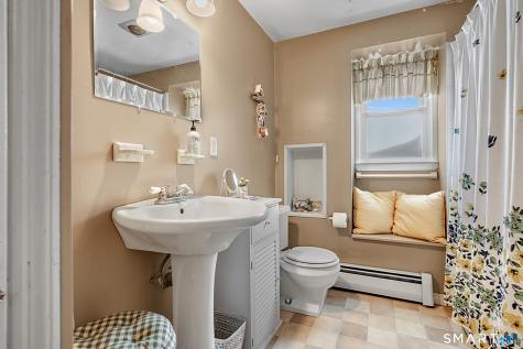 3 Grand Place Newtown CT 06470