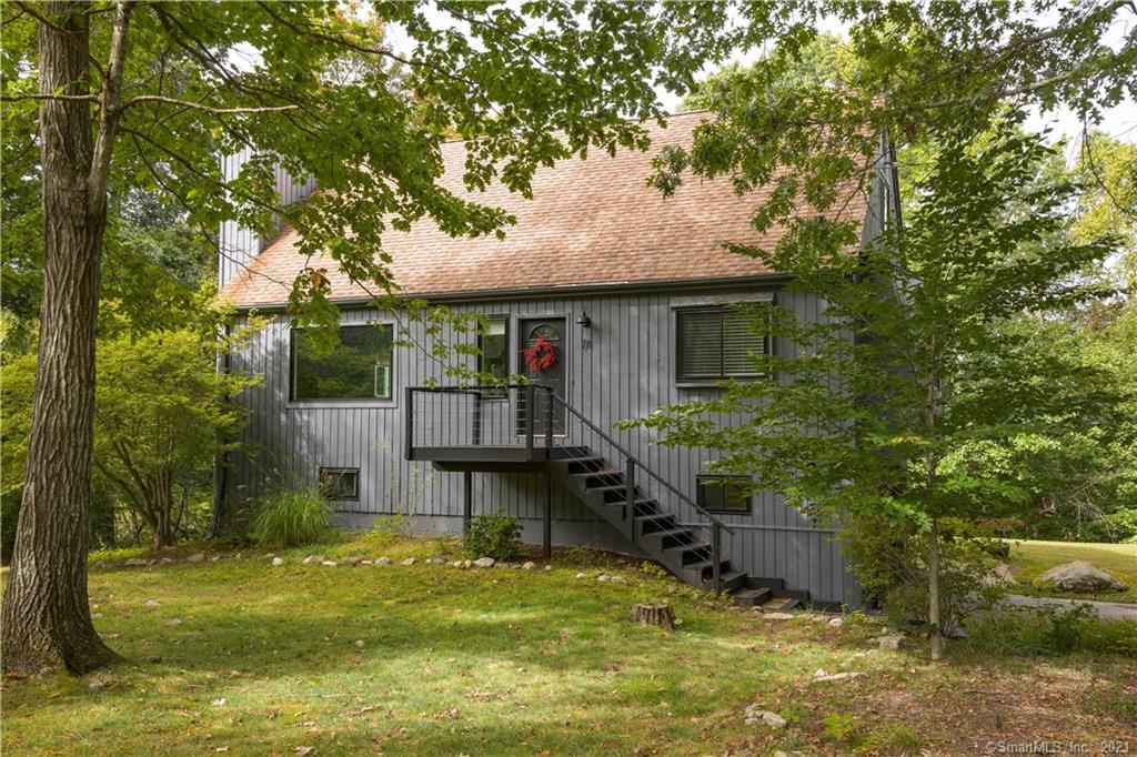 71 Hoadley Creek Circle Guilford CT 06437