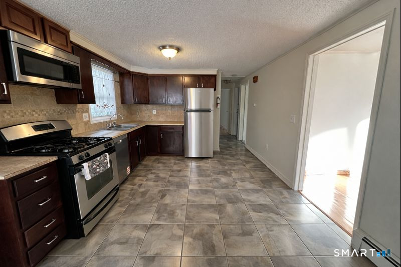 53 Farmstead Circle Bloomfield CT 06002