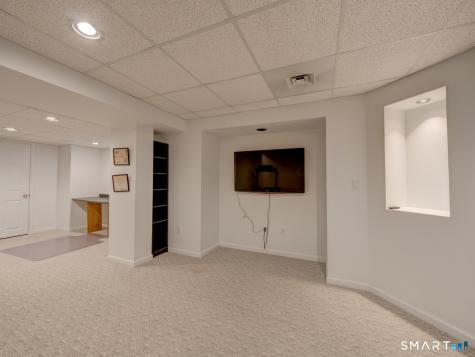 32 Avebury Lane Tolland CT 06084