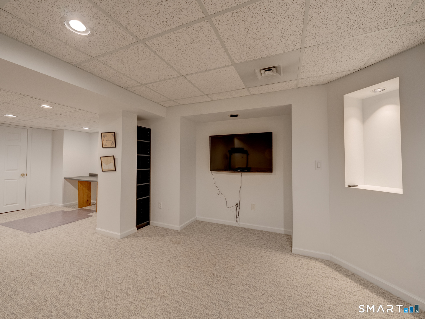 32 Avebury Lane Tolland CT 06084