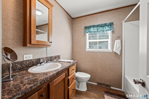 21 Western Sands Bridge Wallingford CT 06492