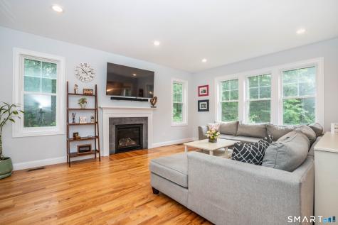 8 Windmill Lane Canton CT 06019